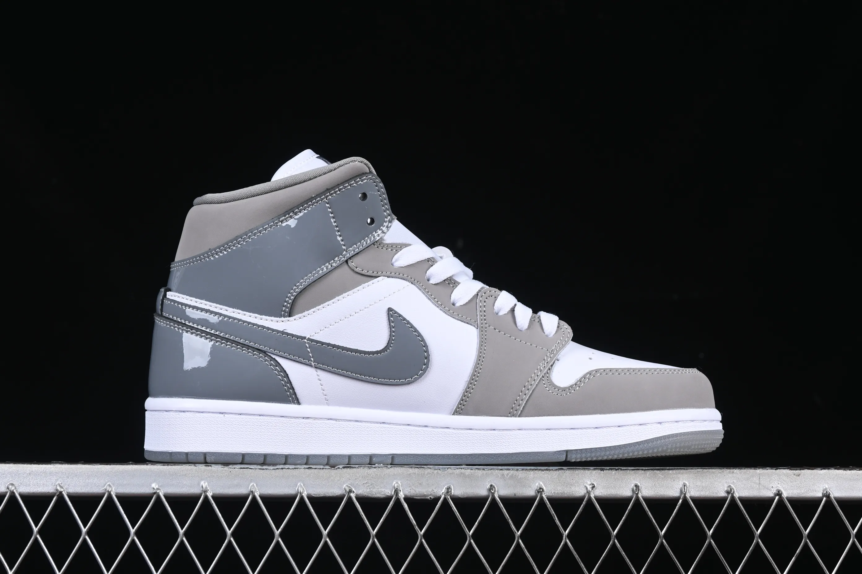 All categories Air Jordan Jordan series basketball shoes Air Jordan 1 Mid Air Jordan 1 Mid AJ1 Joe 1 patent leather white gray Zhongbang basketball shoes HF3216-100